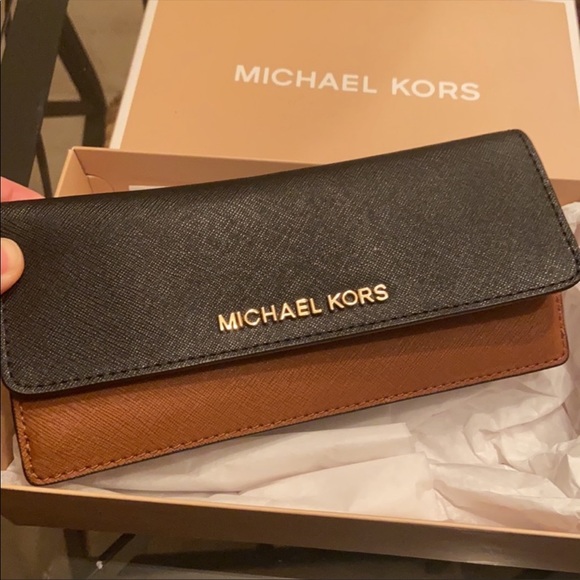 Michael Kors Handbags - Michael Kors Jet Set Wallet